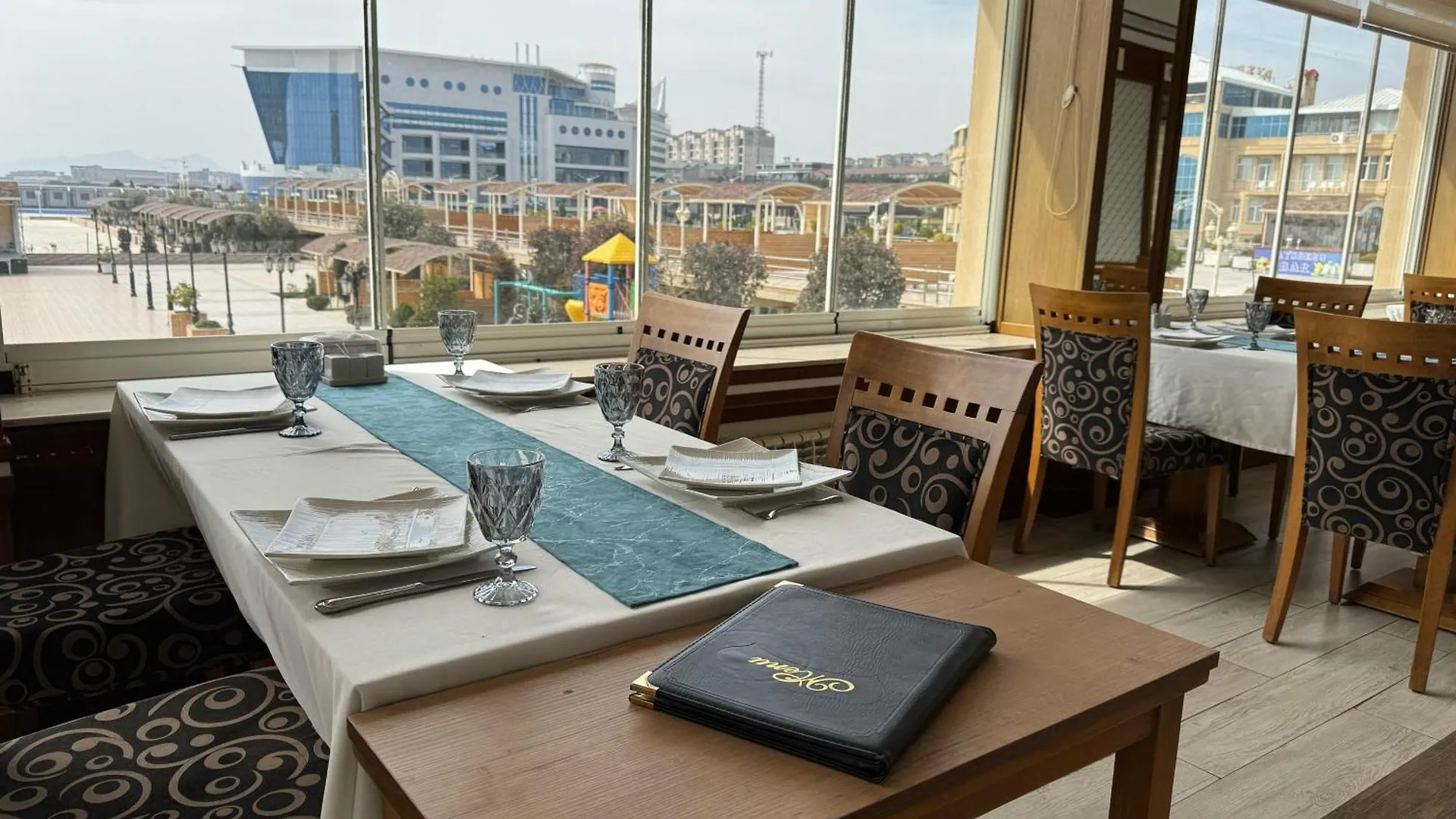 Titanik Baku Hotel 5*,